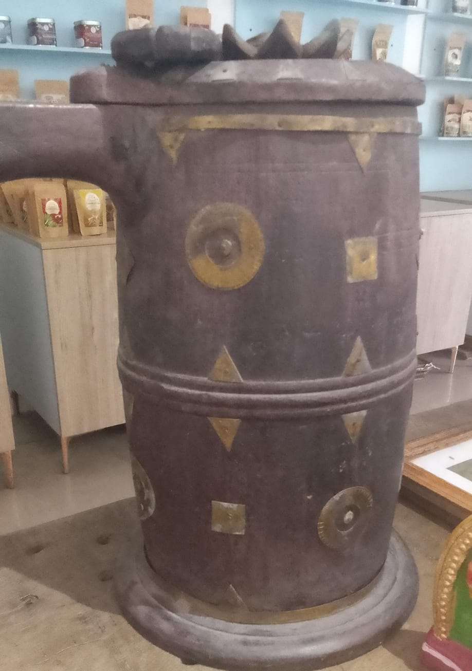 Wooden elongated box